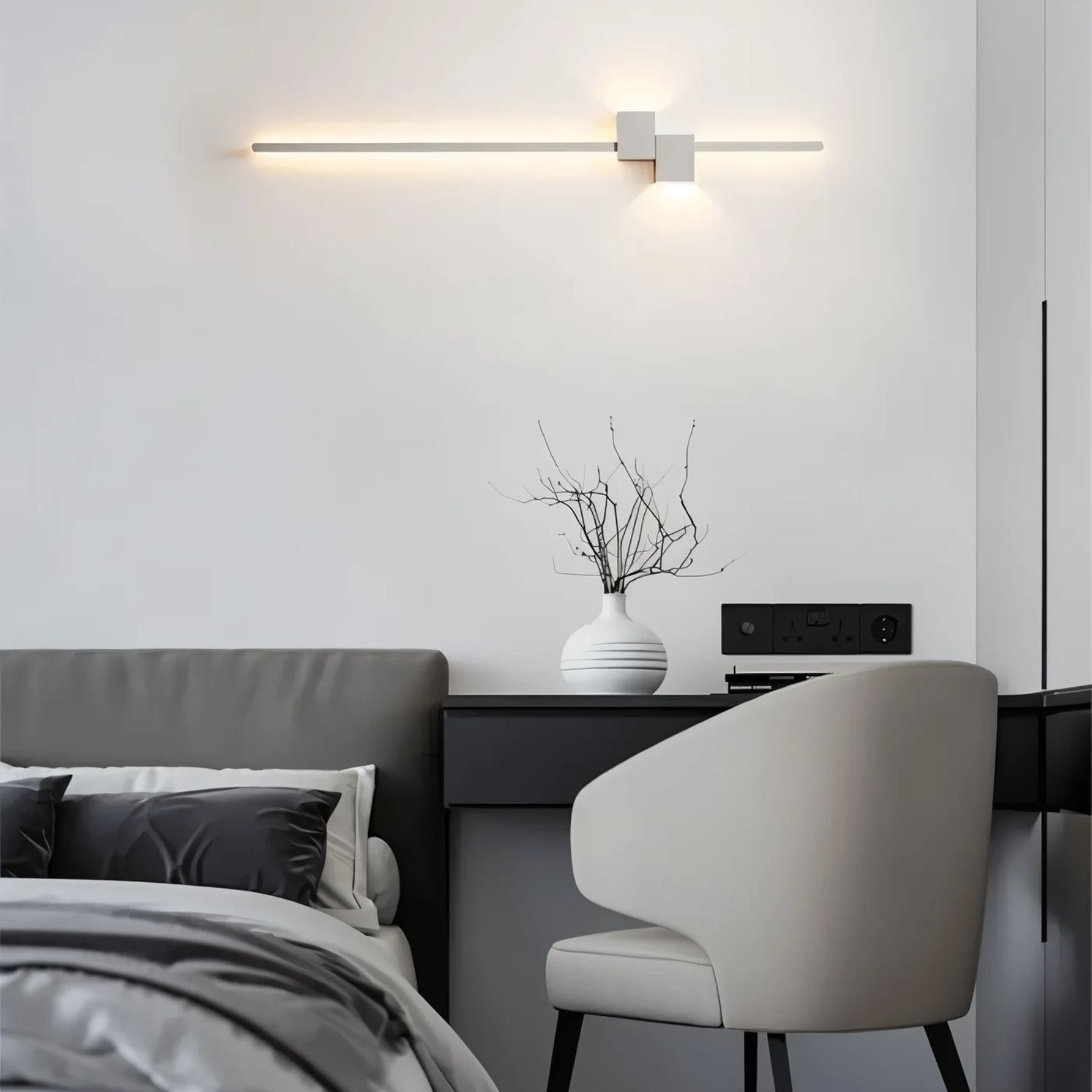 Belone Minimalist Wall Light