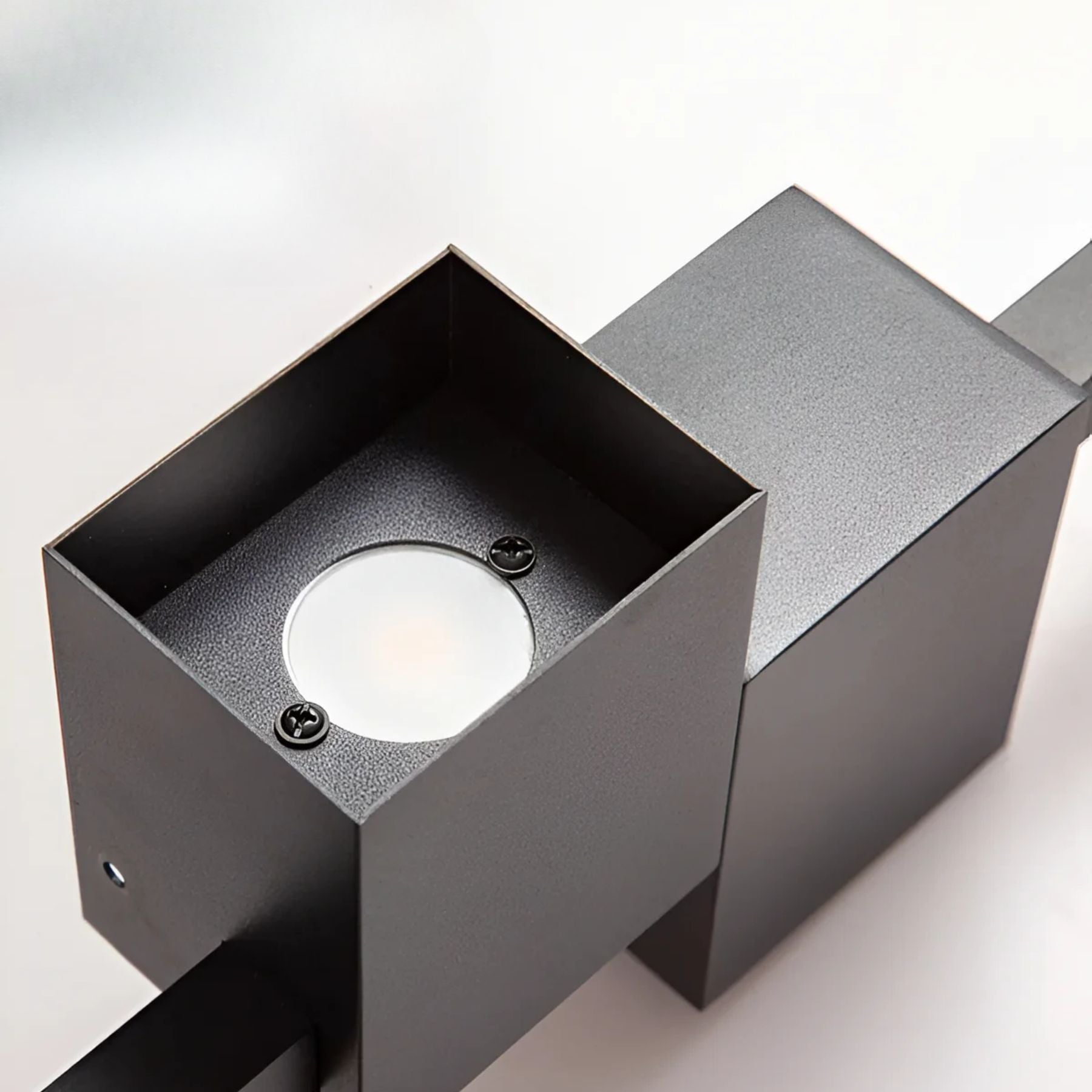 Belone Minimalist Wall Light