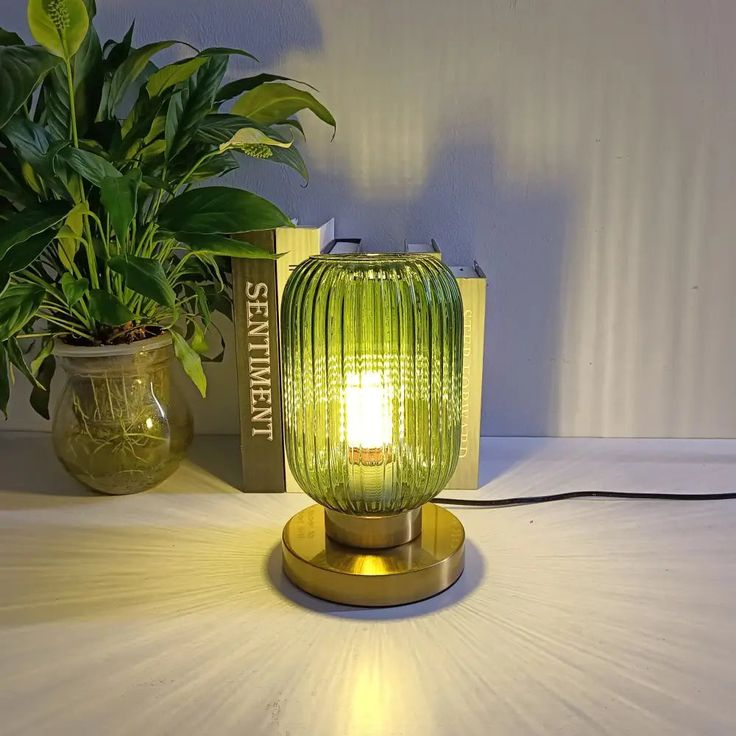 Nivson Glass Table Lamp