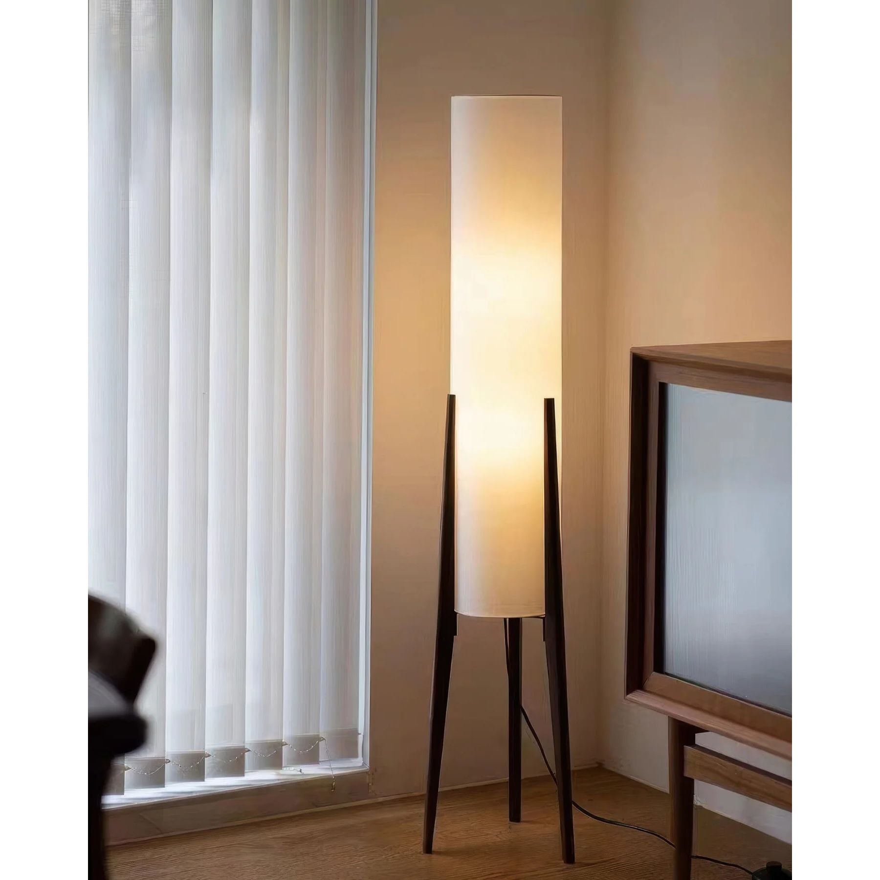 Malero Wooden Floor Lamp