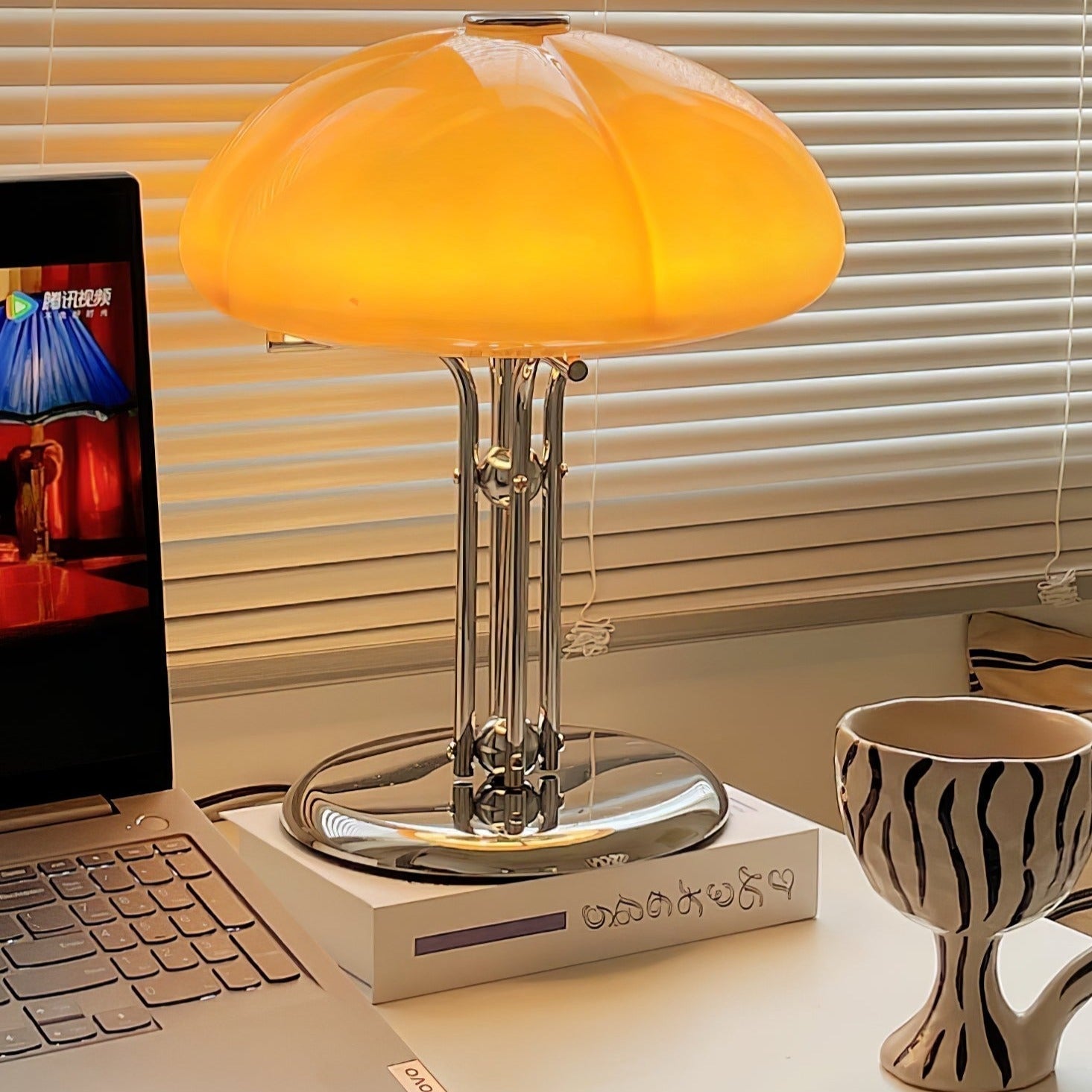 Pilvano Table Lamp
