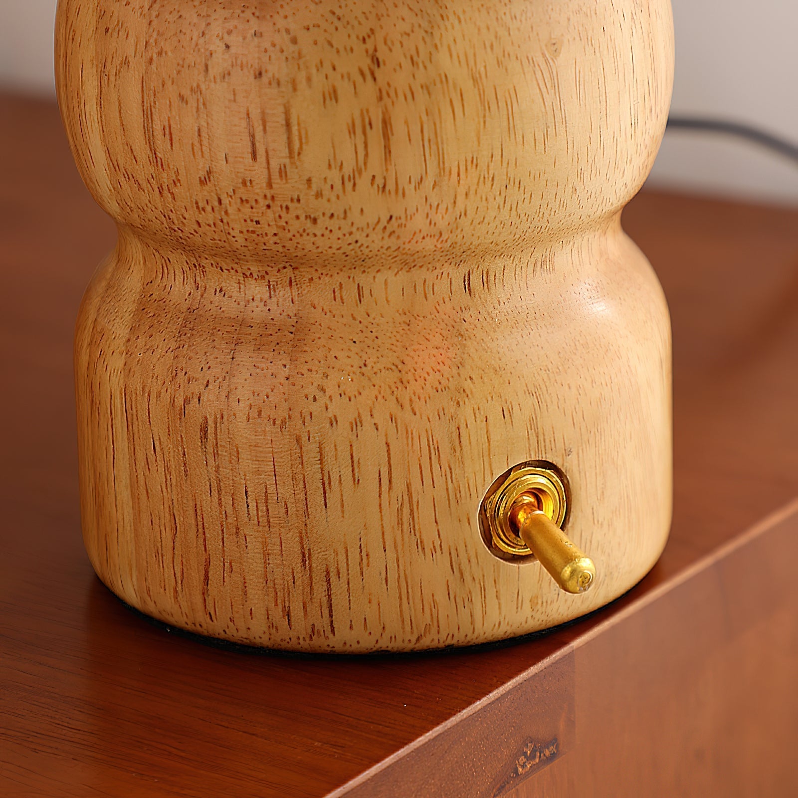 Lumaro Table Lamp