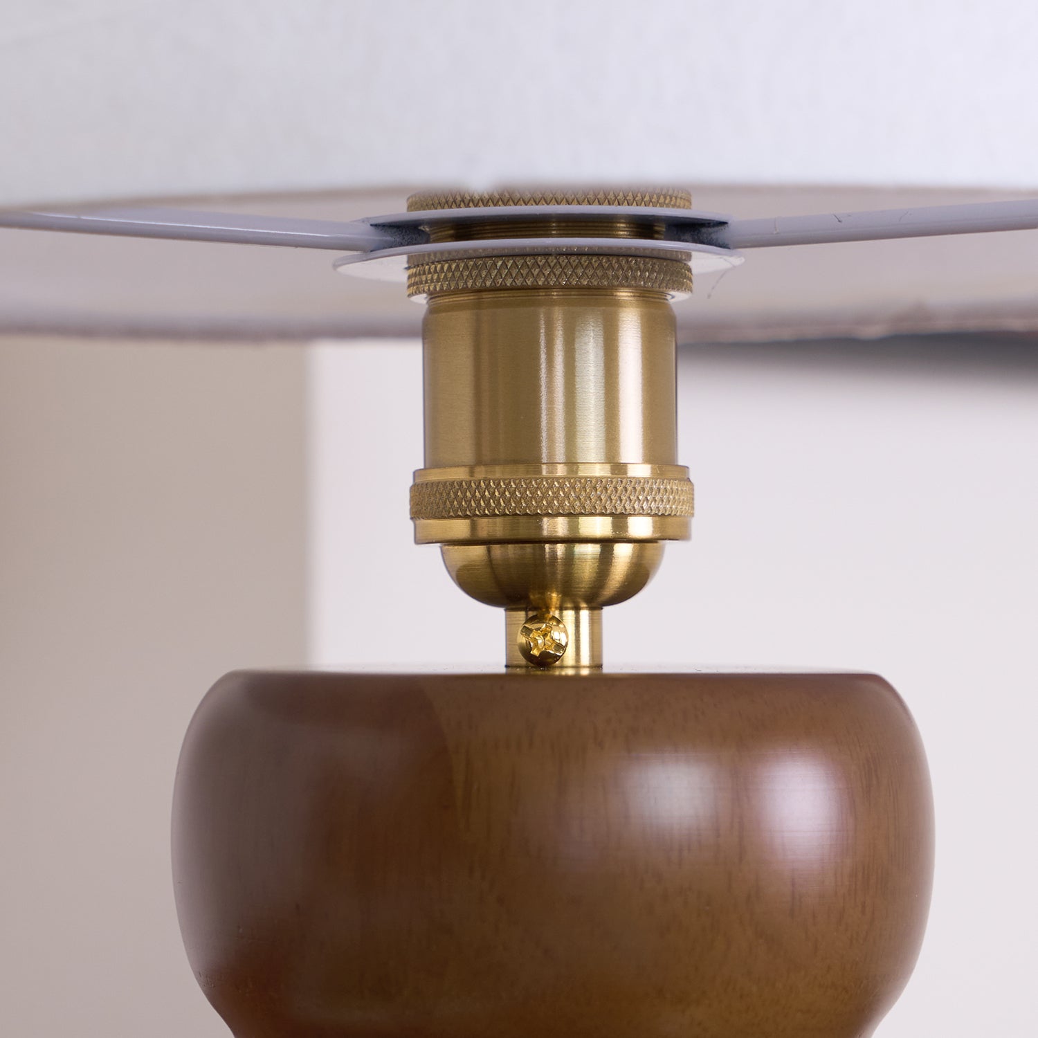 Lumaro Table Lamp