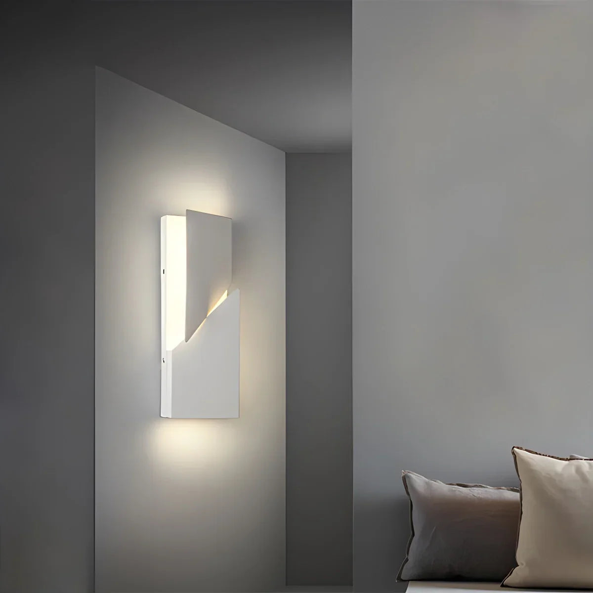 Coznira Wall Light