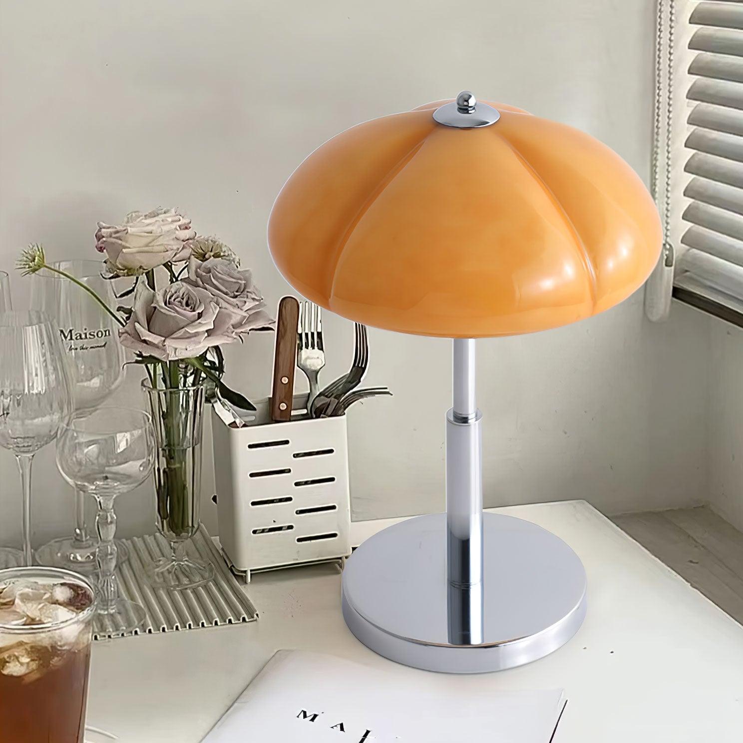 Pilvano Table Lamp