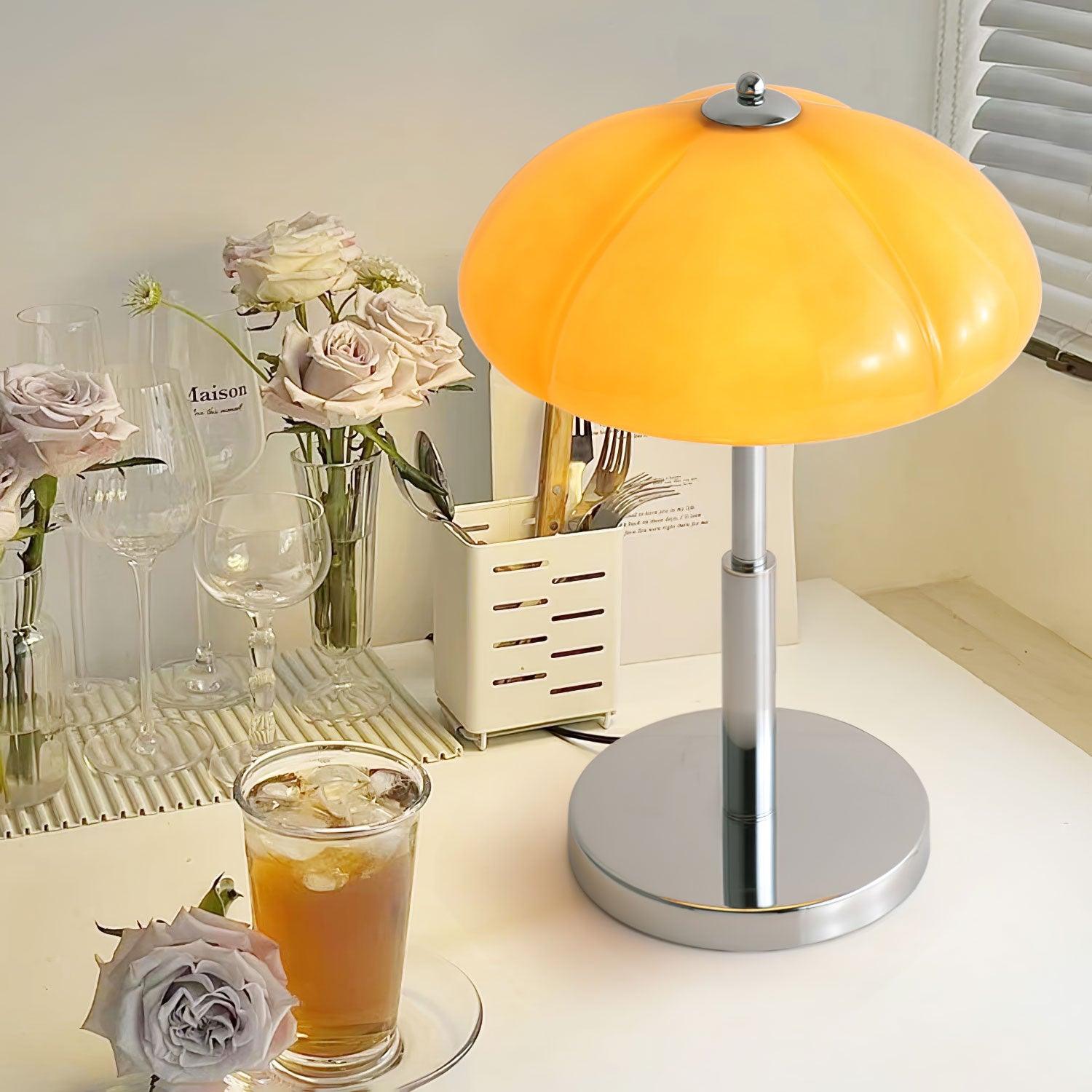 Pilvano Table Lamp
