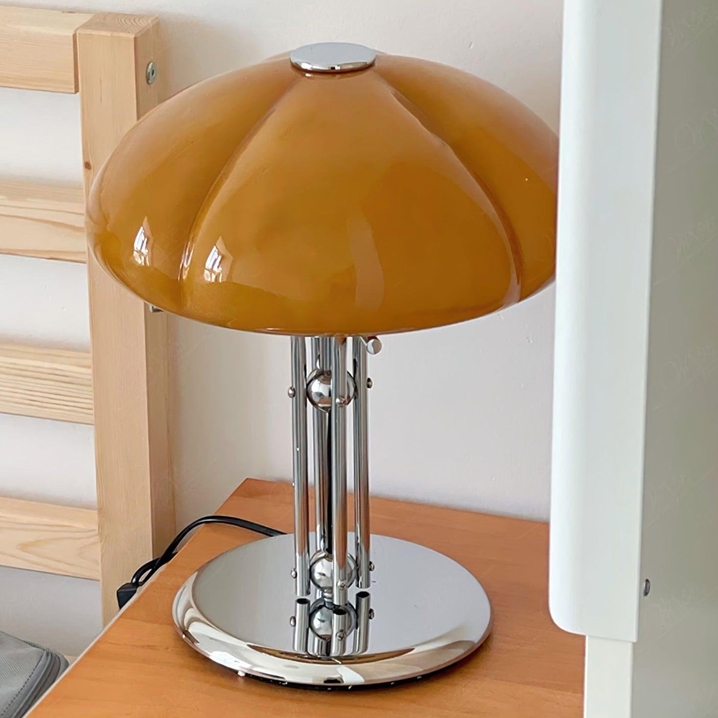 Pilvano Table Lamp