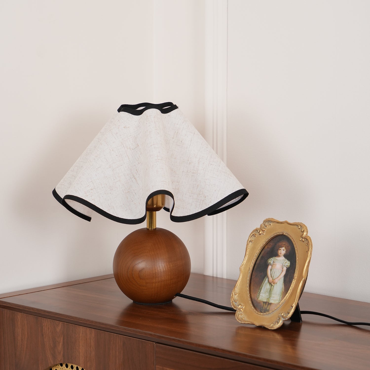 Solivaro Wave Table Lamp
