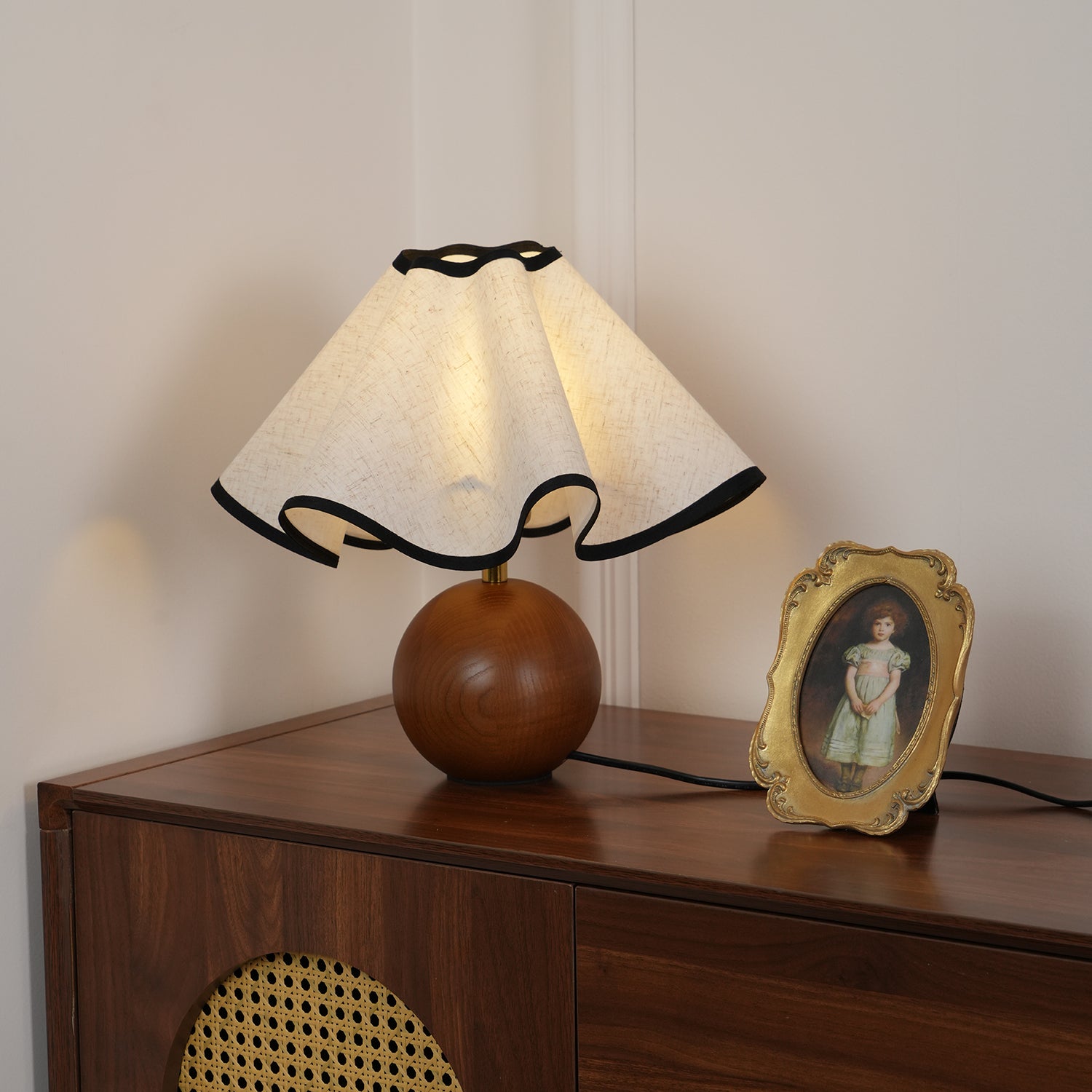Solivaro Wave Table Lamp