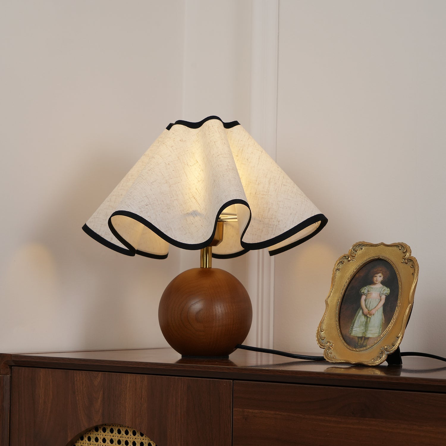 Solivaro Wave Table Lamp